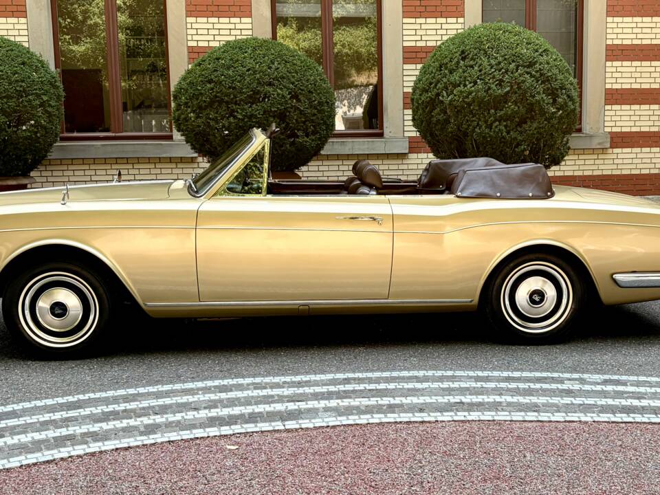 Image 2/17 of Rolls-Royce Corniche I (1976)