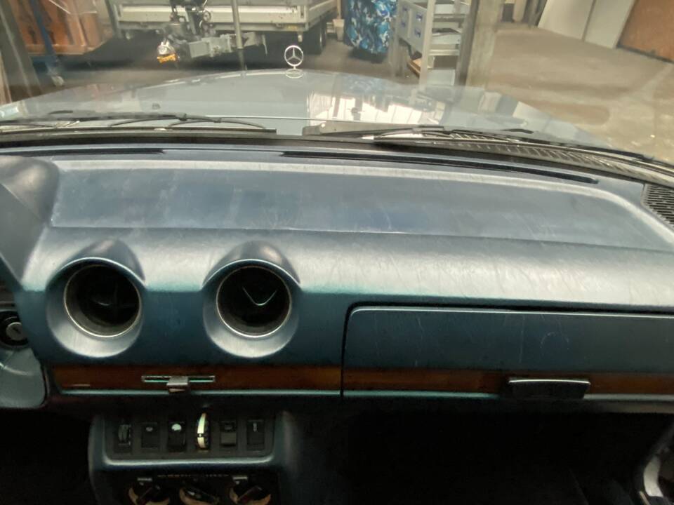 Image 8/19 of Mercedes-Benz 280 E (1981)