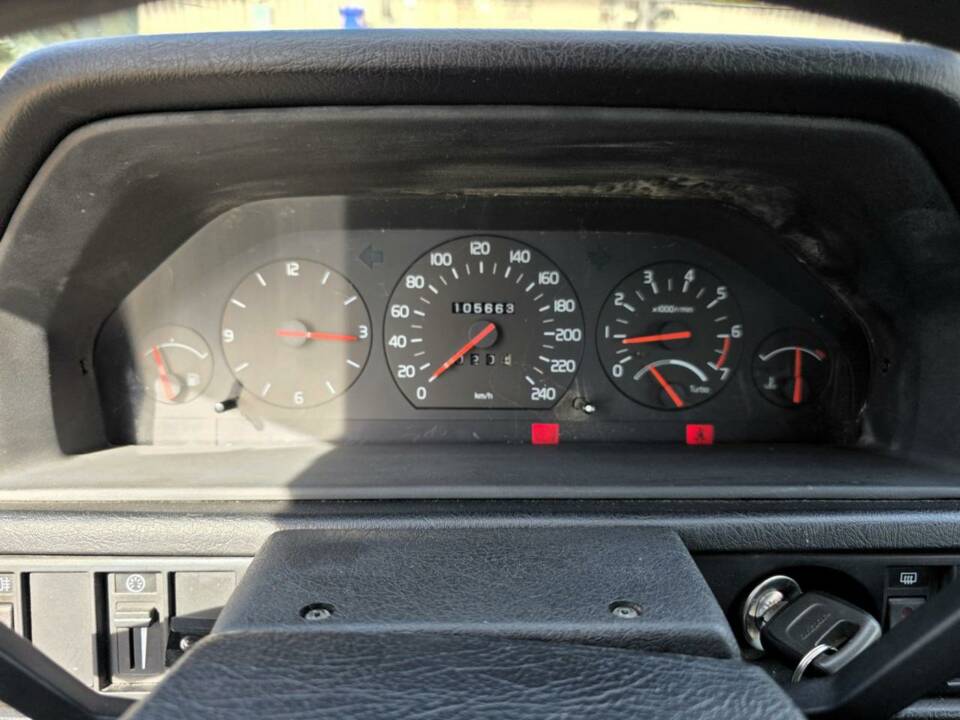 Bild 12/35 von Volvo V40 2.0 16V (1996)