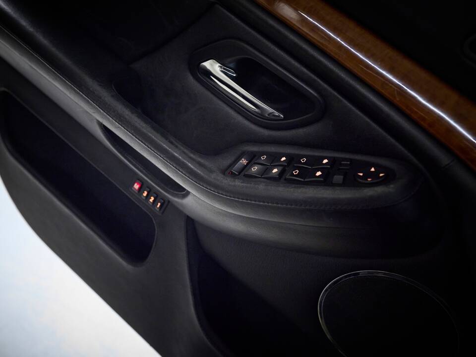 Image 74/99 of BMW M5 (2000)