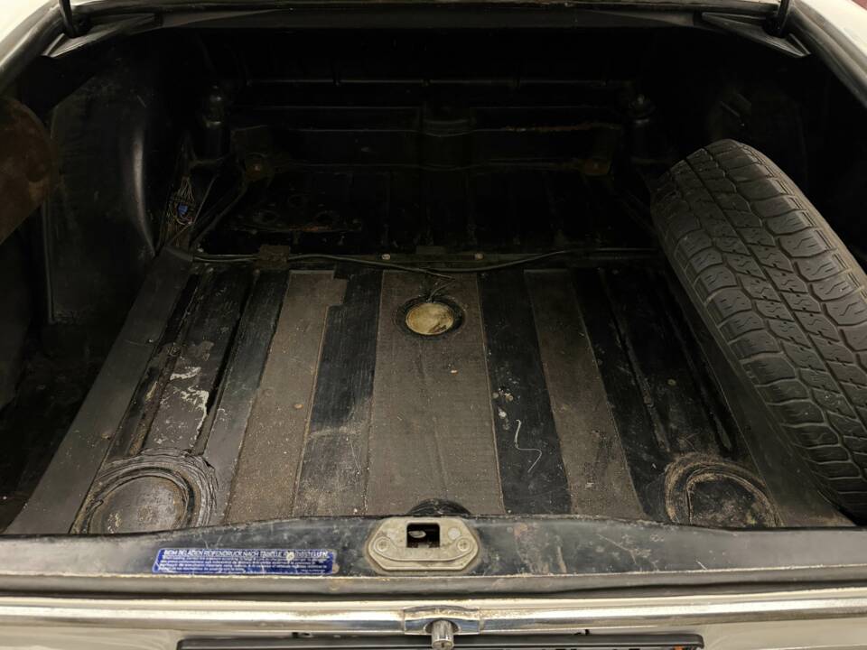 Image 17/18 of Mercedes-Benz 250 CE (1968)