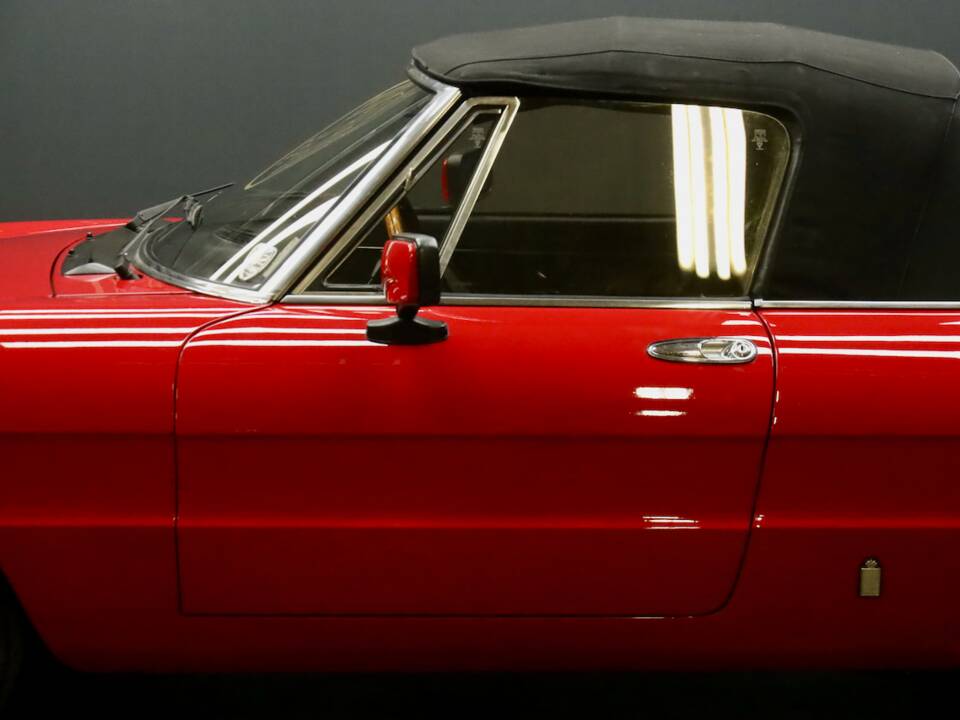 Afbeelding 15/50 van Alfa Romeo Spider Veloce 2000 (1982)