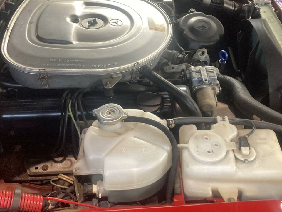 Immagine 15/17 di Mercedes-Benz 560 SL (1988)
