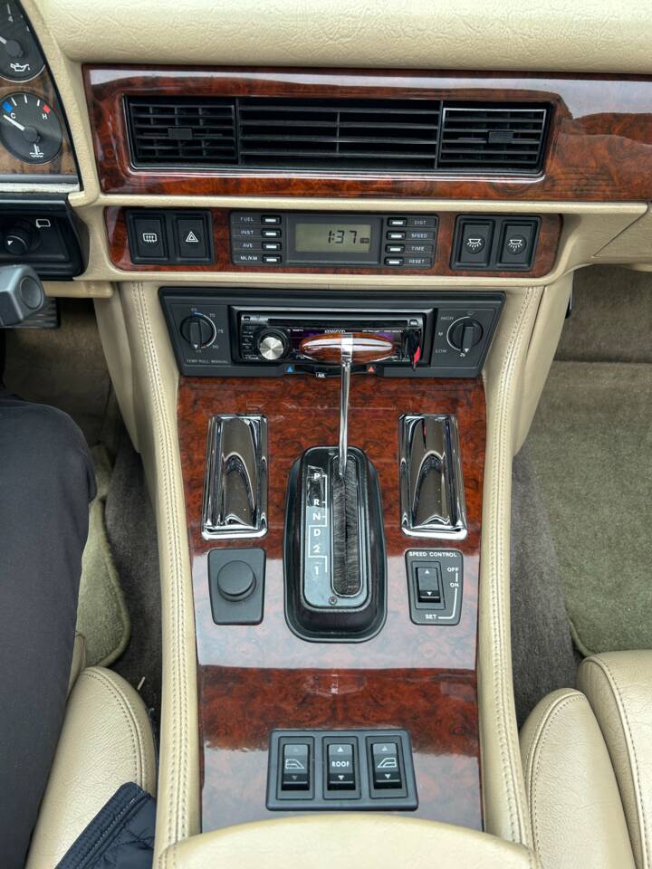 Image 15/40 of Jaguar XJS 5.3 V12 (1991)
