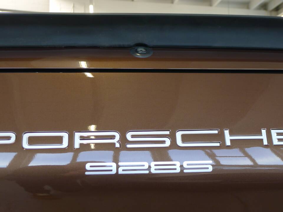 Bild 42/50 von Porsche 928 S (1986)