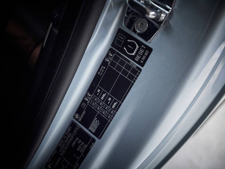 Image 54/100 of BMW M3 (2006)