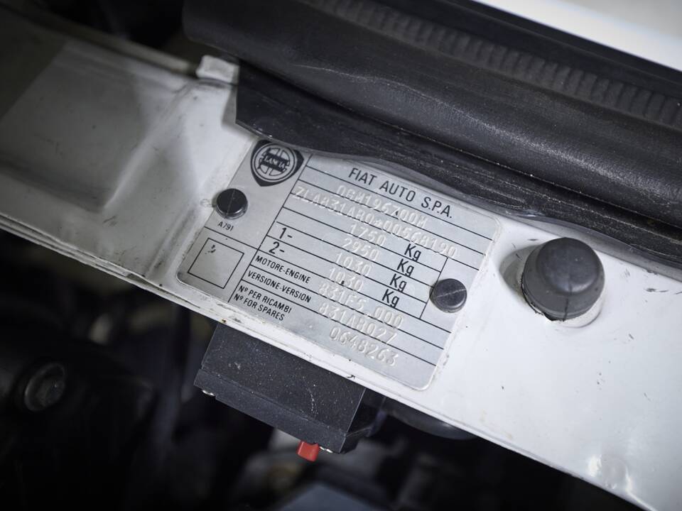 Image 81/93 of Lancia Delta HF Integrale Evoluzione I (1992)