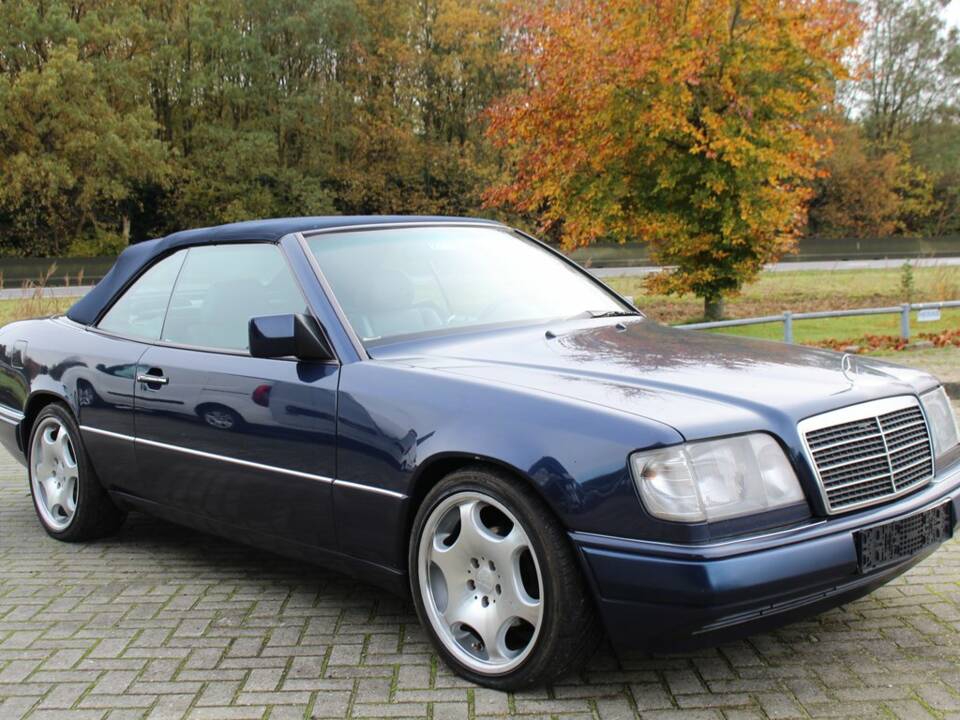Afbeelding 7/8 van Mercedes-Benz E 200 (1995)