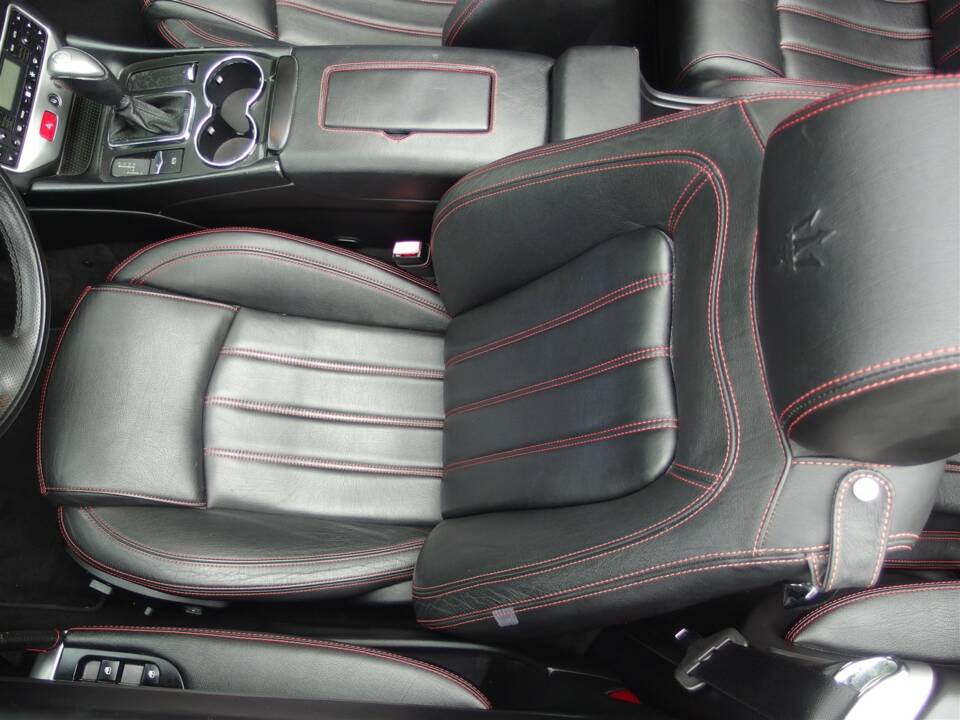 Immagine 30/93 di Maserati GranCabrio 4.7 (2010)