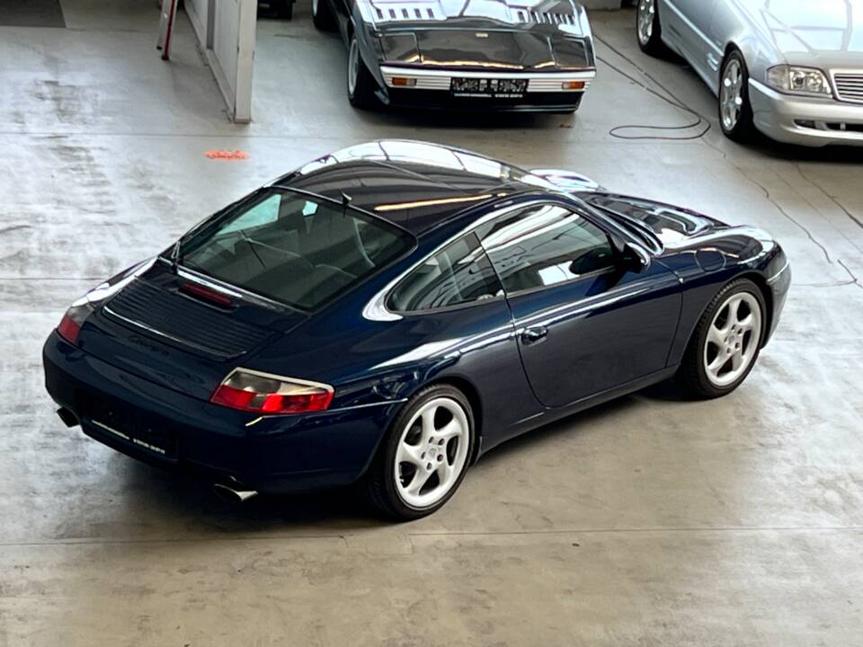 Image 2/44 de Porsche 911 Carrera (2000)