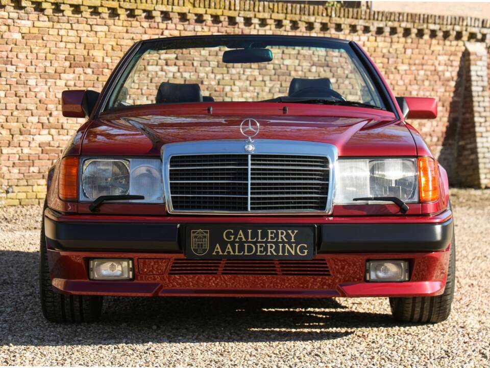 Immagine 11/50 di Mercedes-Benz 300 CE-24 3.4 AMG (1993)