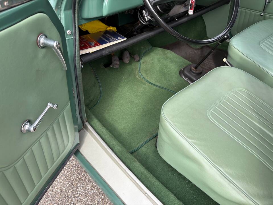 Image 5/26 of Morris Minor 1000 Traveller (1971)