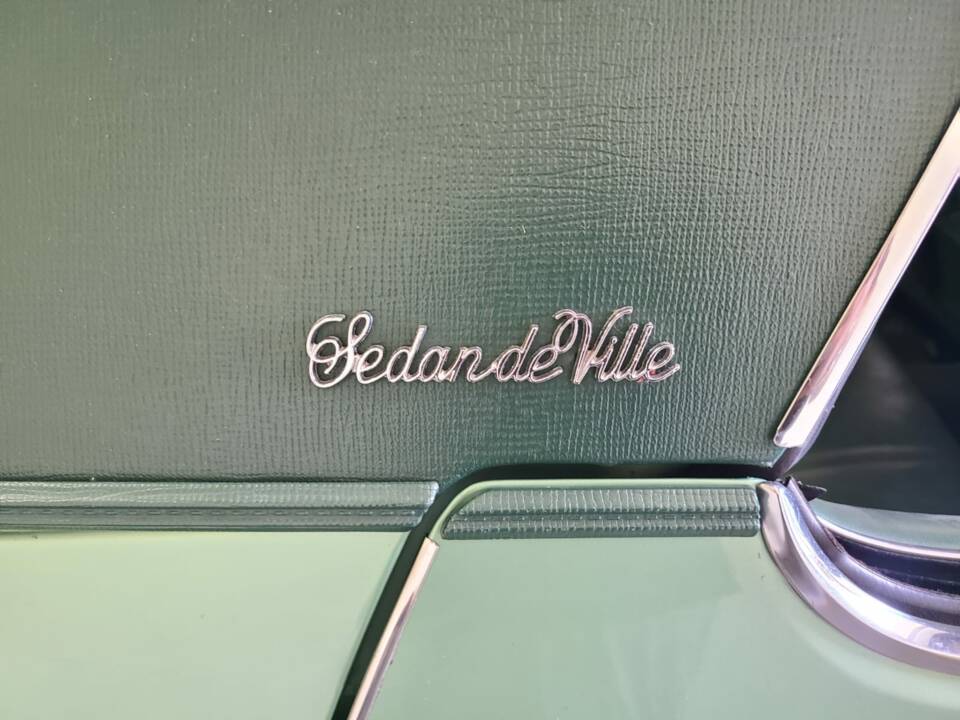 Image 8/18 of Cadillac Sedan DeVille (1971)