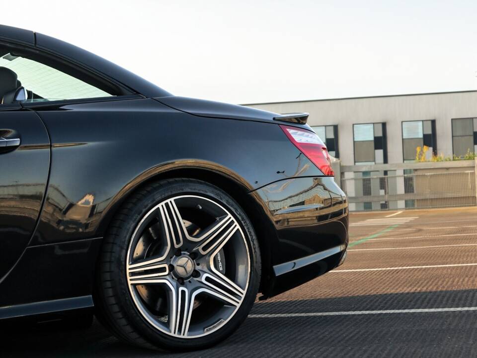 Image 21/33 de Mercedes-Benz SL 63 AMG (2012)
