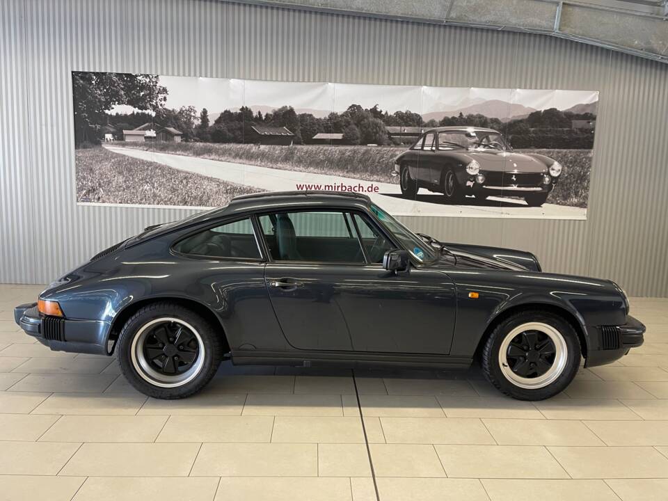 Image 2/16 de Porsche 911 Carrera 3.2 (1988)