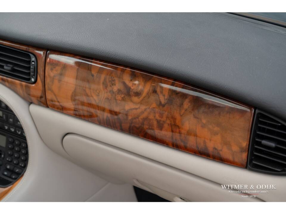 Image 25/31 of Jaguar XJR 4.0 (1999)