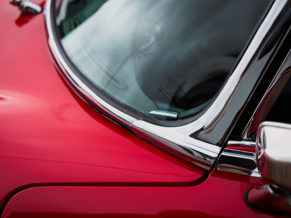 Image 16/46 of Jaguar E-Type (2+2) (1966)