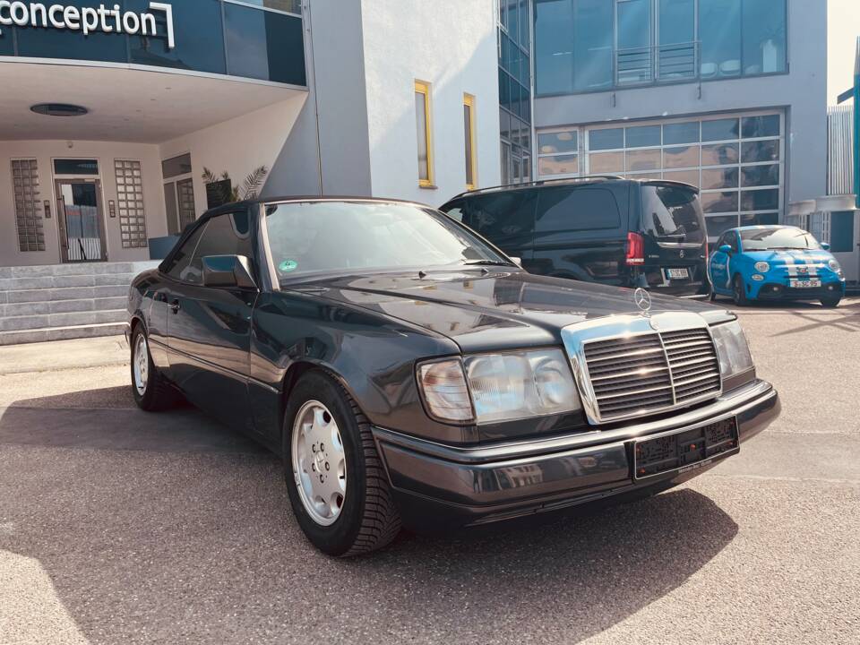 Imagen 5/14 de Mercedes-Benz 300 CE-24 (1993)