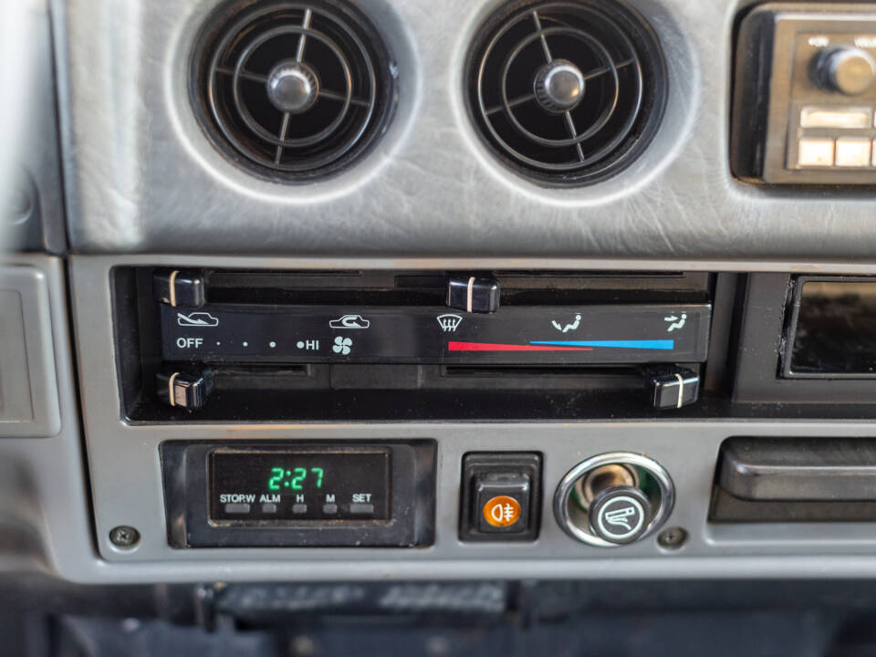 Image 80/100 of Toyota Land Cruiser HJ61 GX (1987)