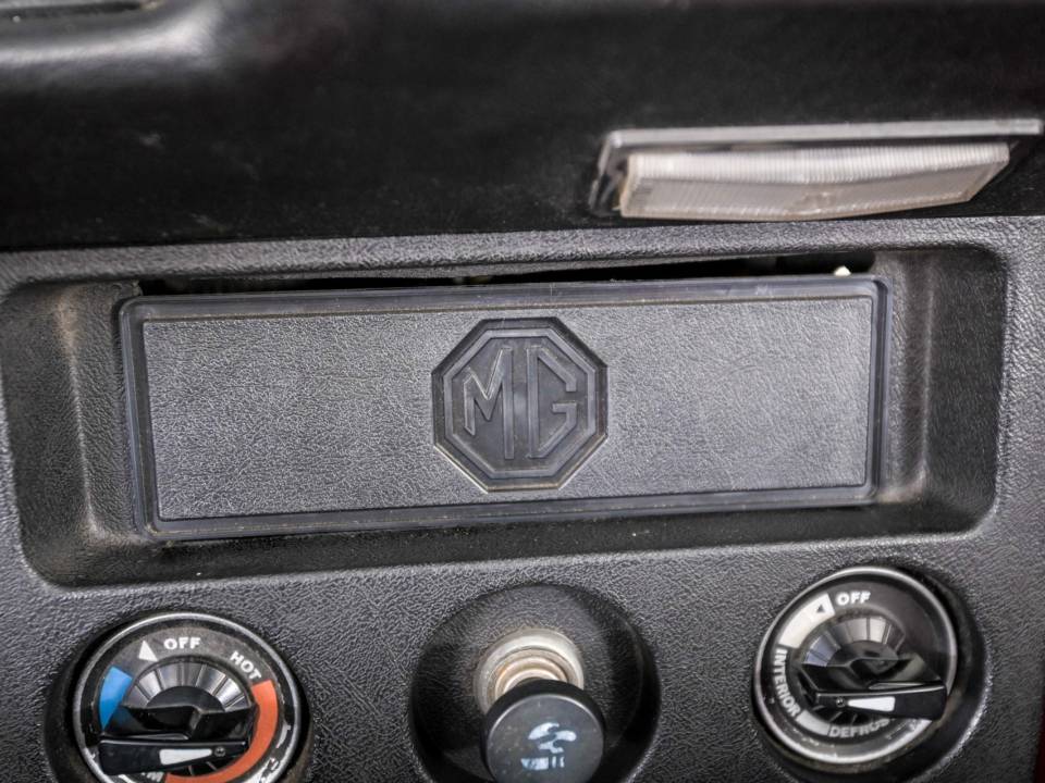 Image 26/50 of MG MGB (1980)