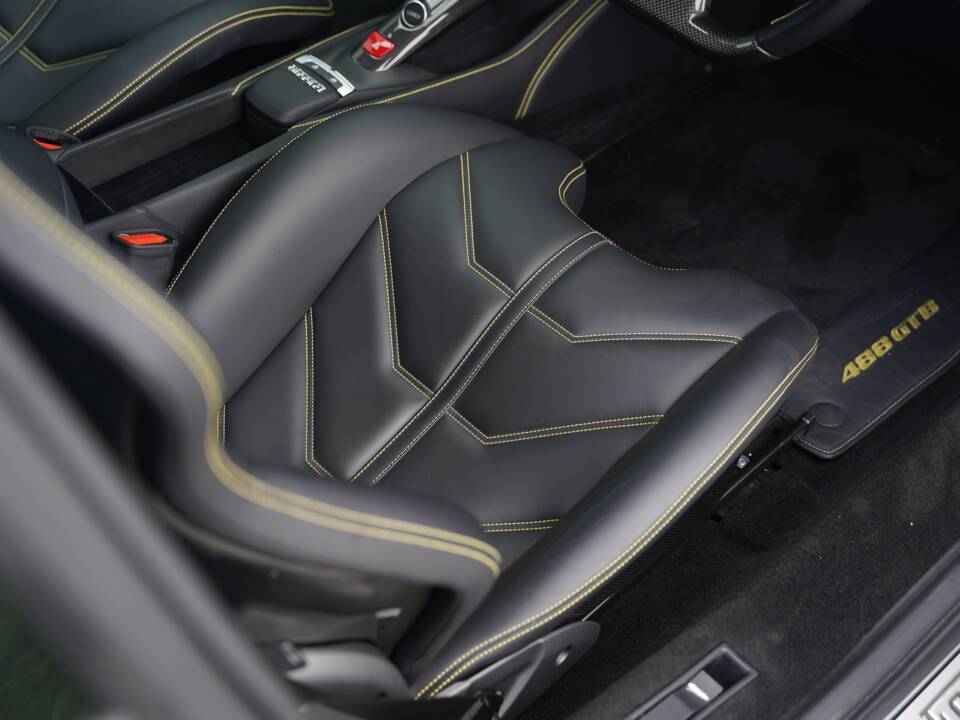 Image 19/50 of Ferrari 488 GTB (2017)
