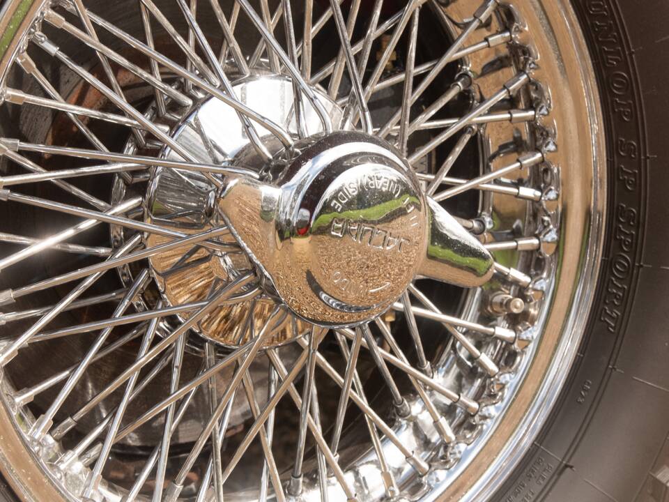 Image 29/50 de Jaguar E-Type (1967)