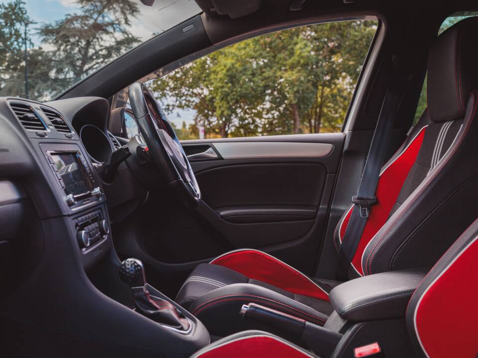 Imagen 24/42 de Volkswagen Golf VI GTI (2011)