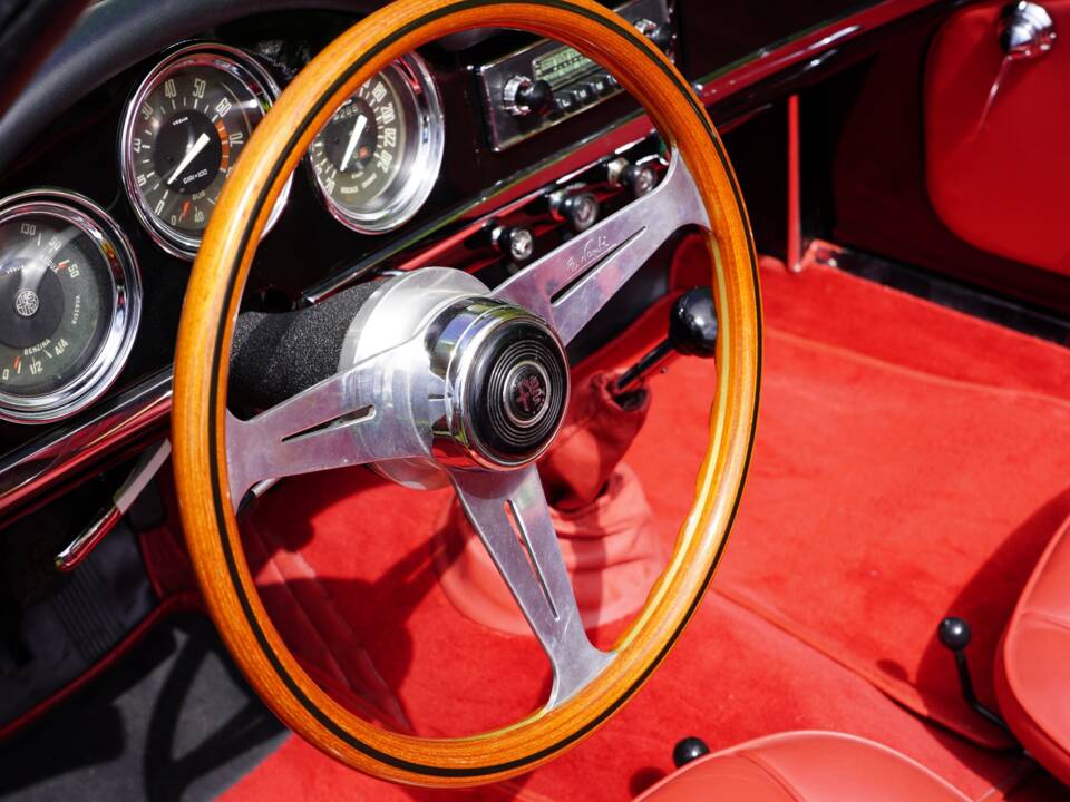 Image 2/10 of Alfa Romeo Giulia 1600 Spider (1962)