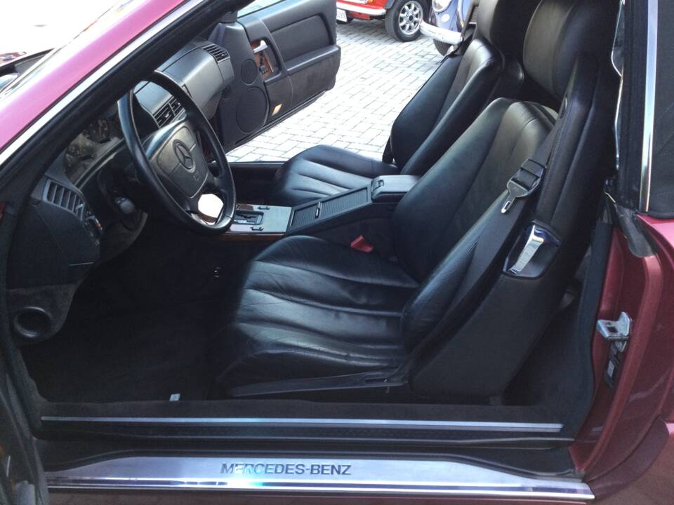 Image 13/32 de Mercedes-Benz 300 SL-24 (1992)
