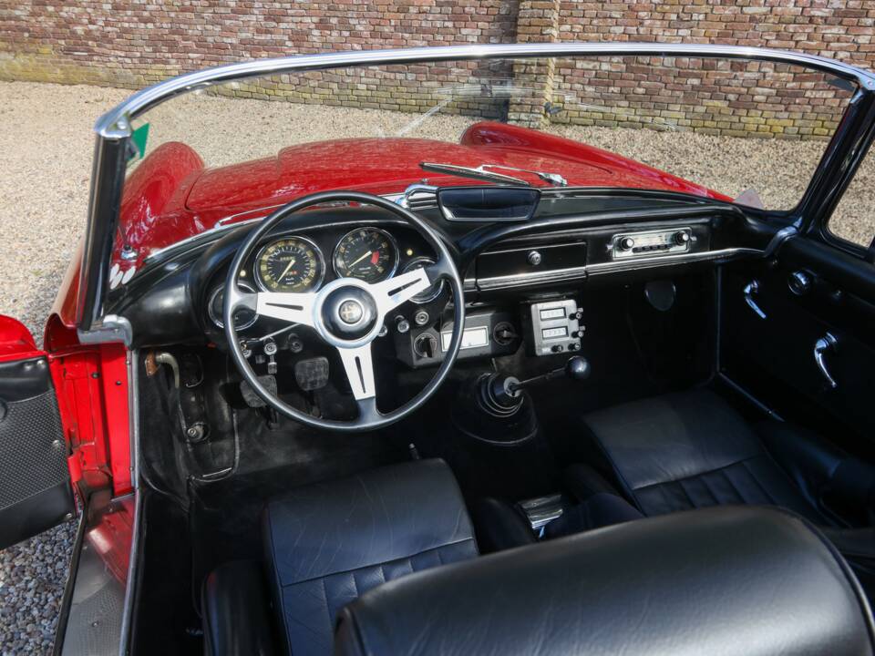 Image 25/50 of Alfa Romeo 2600 Spider (1962)