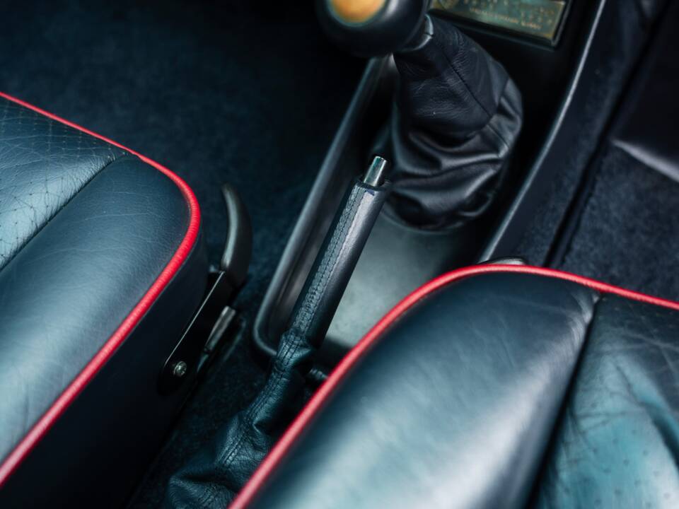 Image 17/50 of Porsche 911 Turbo LE (1989)