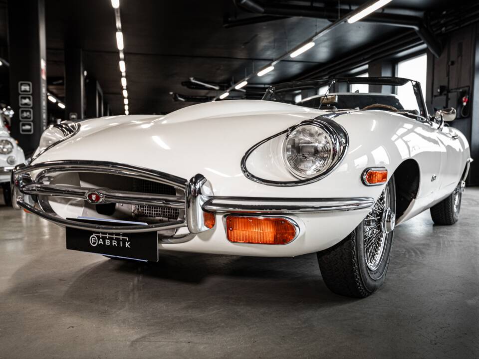 Image 36/53 de Jaguar E-Type (1970)