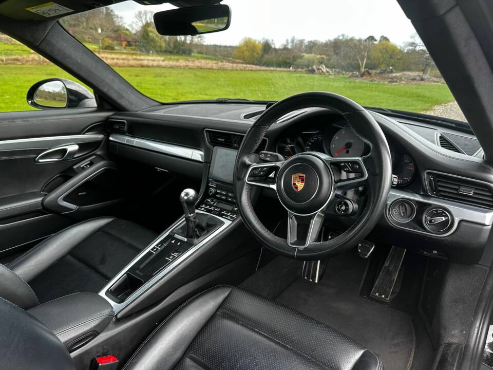 Image 26/42 of Porsche 911 Carrera S (2018)