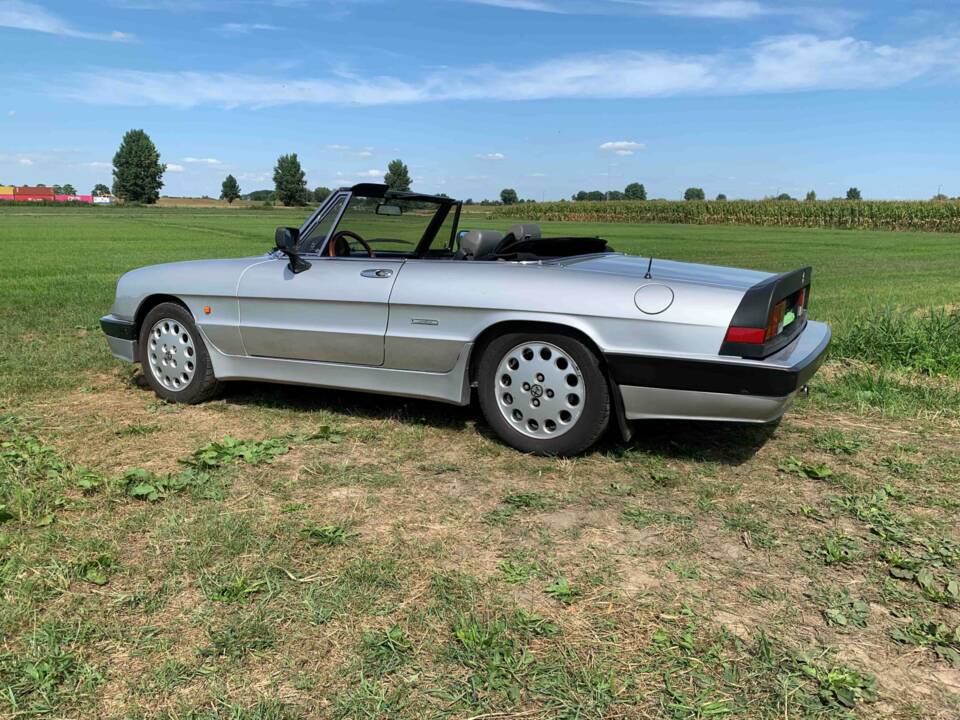 Image 7/8 of Alfa Romeo 2.0 Spider (1988)