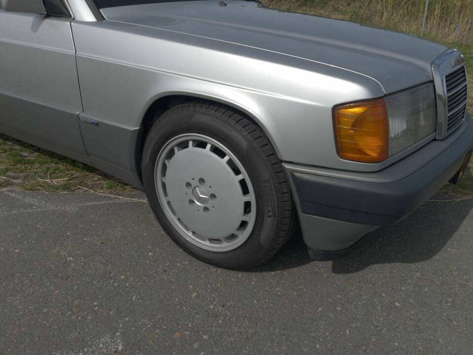 Bild 5/8 von Mercedes-Benz 190 E (1993)