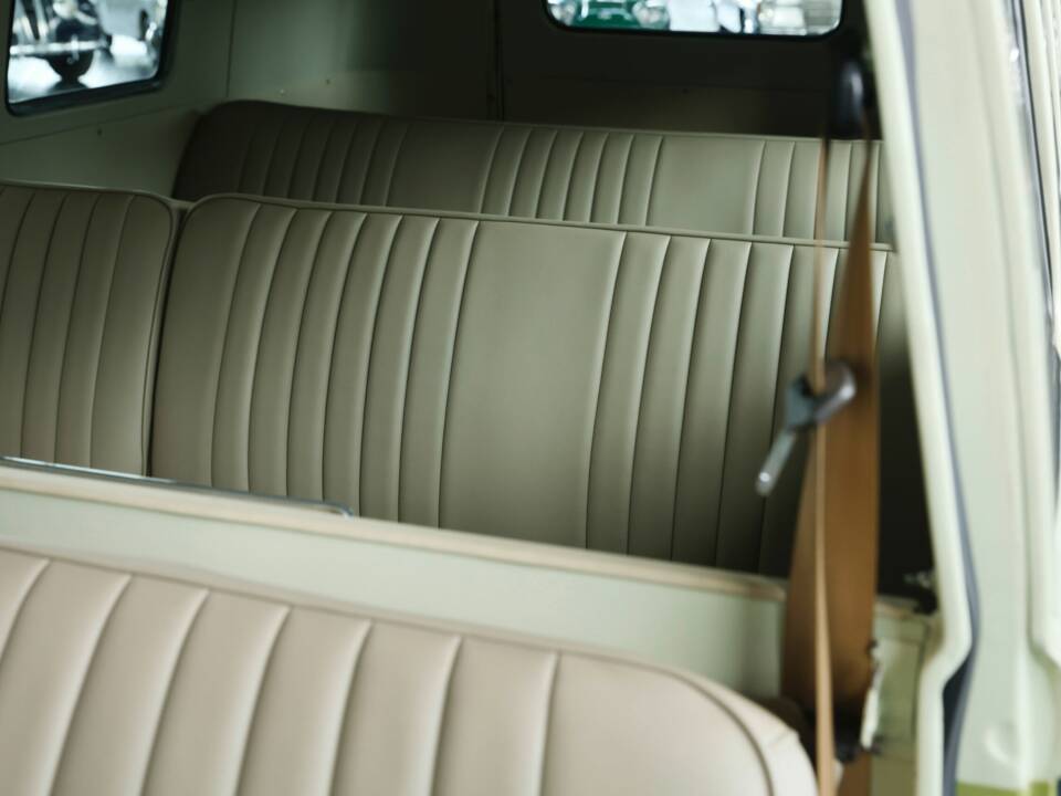 Image 21/47 of Volkswagen T1 minibus (1961)