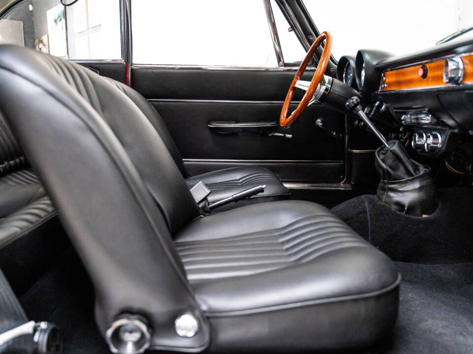 Bild 15/32 von Alfa Romeo Giulia 1600 GT Junior (1972)