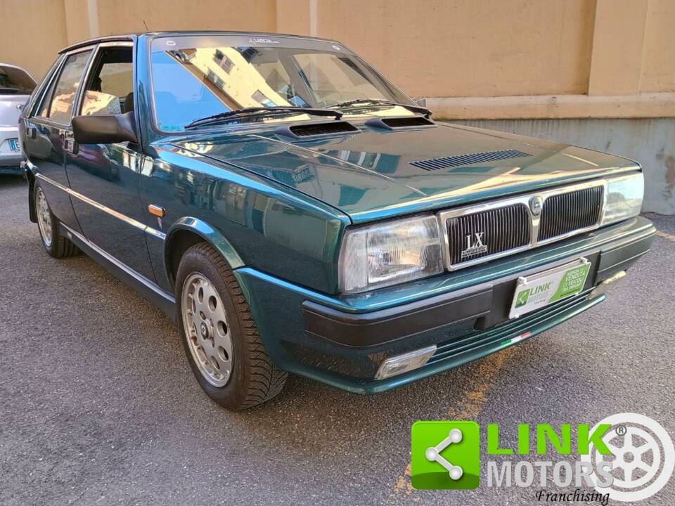 Image 3/10 of Lancia Delta (1988)