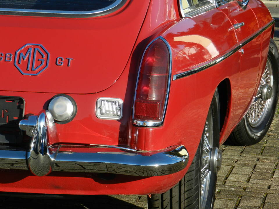 Image 15/75 of MG MGB GT (1969)