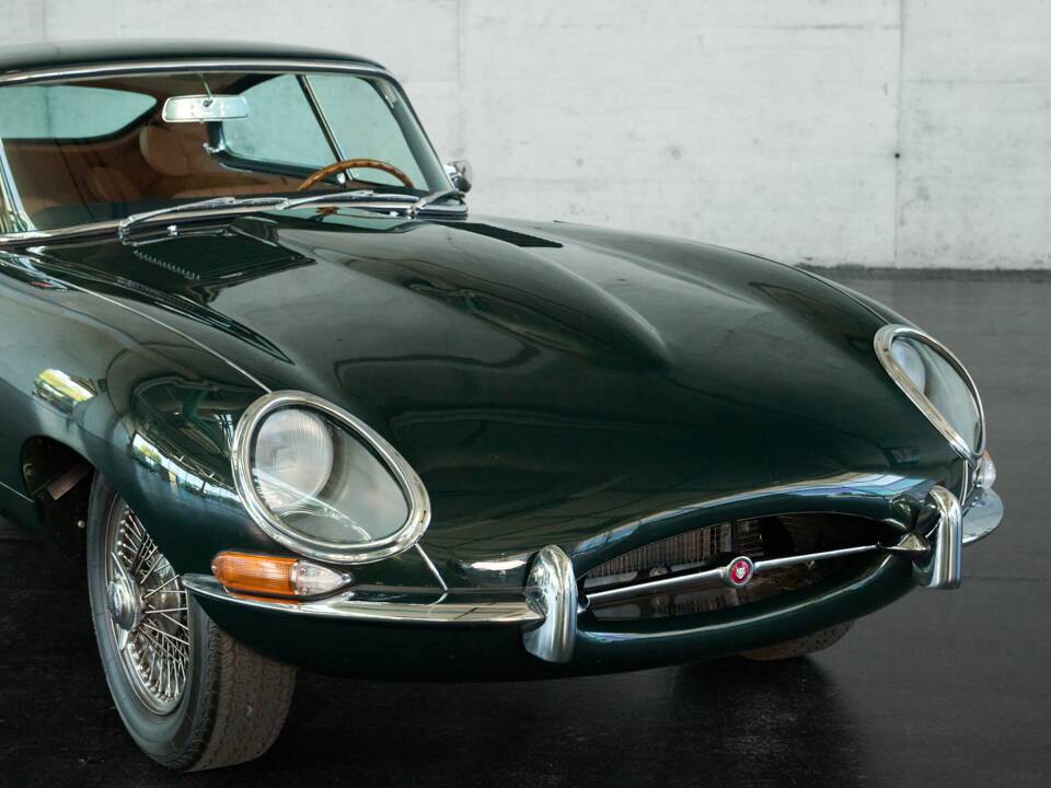 Image 26/50 de Jaguar E-Type (1970)