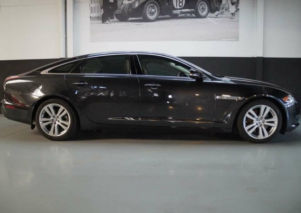 Bild 3/32 von Jaguar XJ 5.0 (2011)