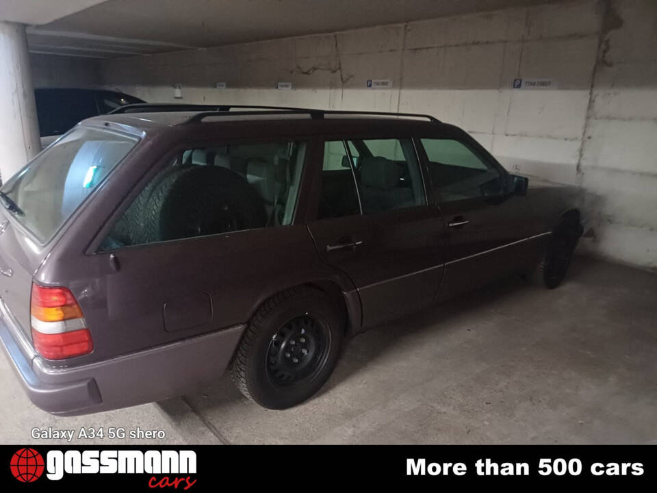 Imagen 8/14 de Mercedes-Benz E 220 T (1994)