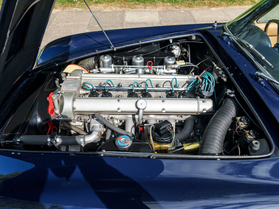 Bild 28/28 von Aston Martin DB 6 Mk II Volante (1970)