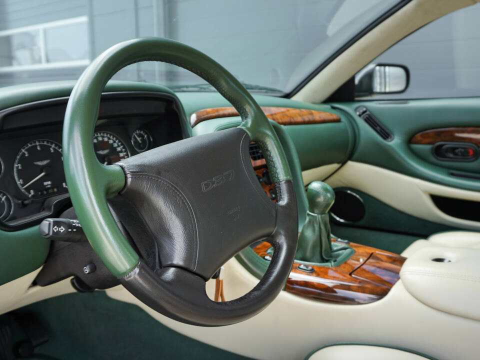 Image 3/40 of Aston Martin DB 7 Vantage (2000)
