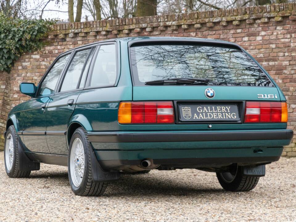 Image 50/50 of BMW 316i Touring (1993)