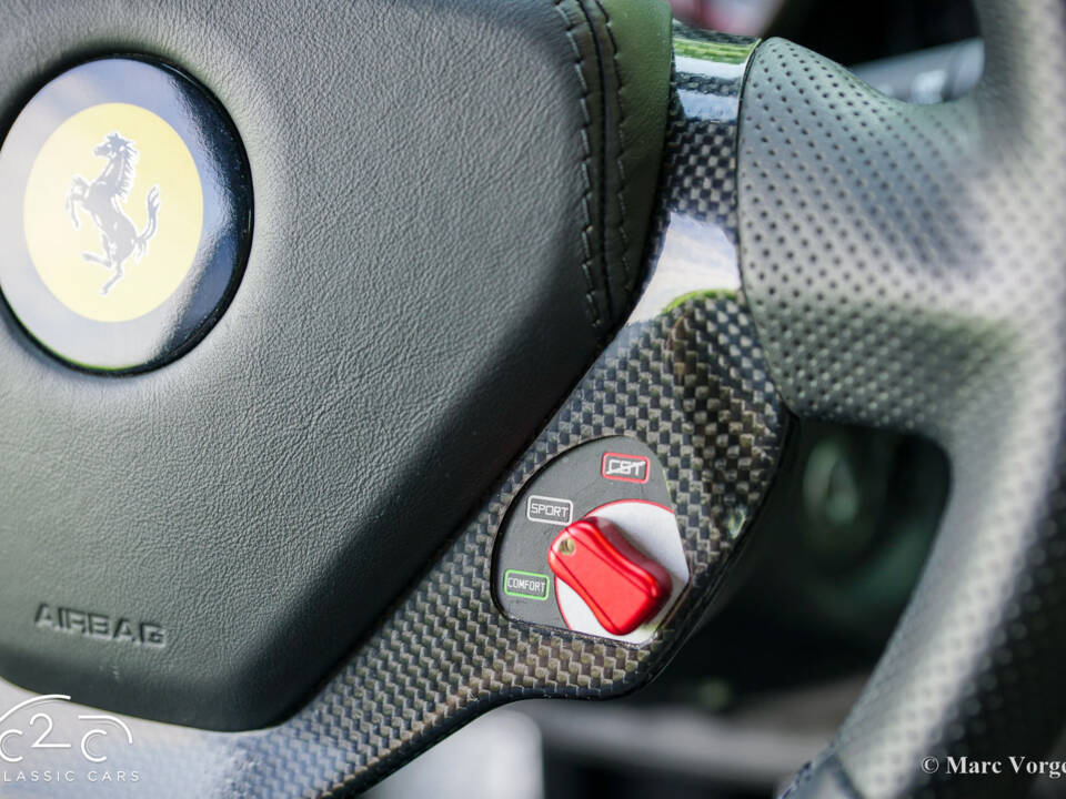 Image 51/85 de Ferrari California (2010)