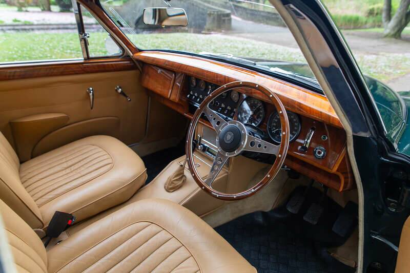 Image 2/10 of Jaguar Mk II 3.8 (1963)