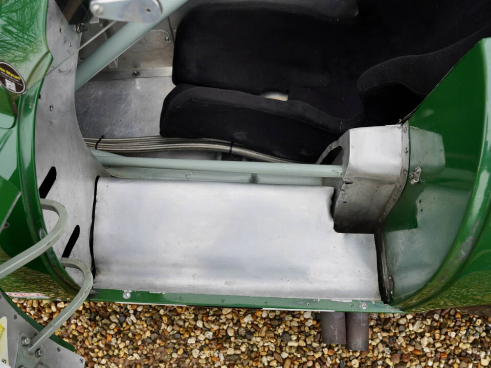 Image 13/50 of Lister Knobbly (1959)