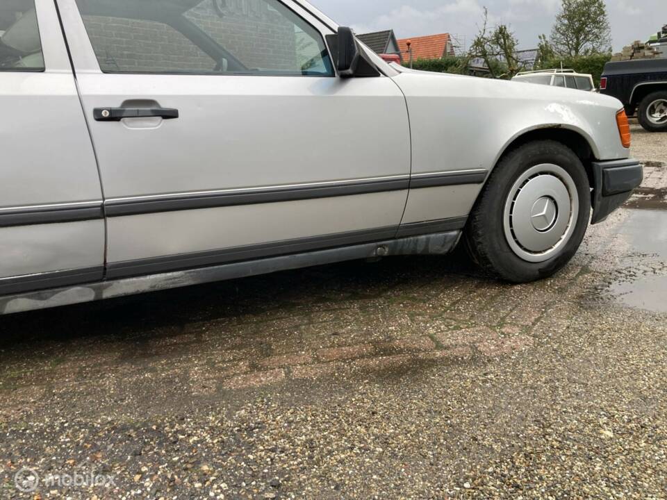 Bild 35/41 von Mercedes-Benz 300 D (1987)
