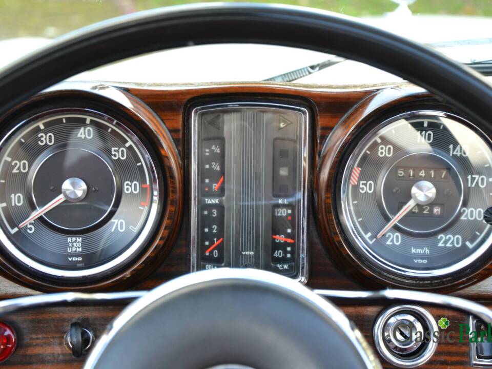 Image 25/50 of Mercedes-Benz 250 SE (1966)